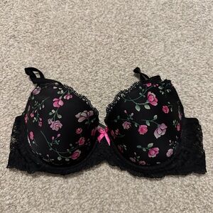 ✨✨Bundle 2 or more for a great discount!! ✨✨ VS Black Bra with Pink Florals